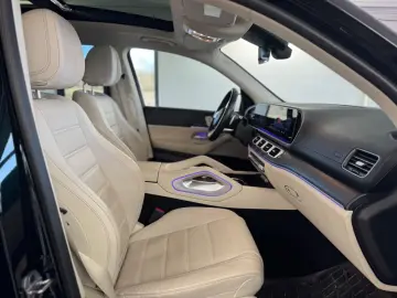 MERCEDES-BENZ GLS 400 d AMG HUD Pano 7 Sitze Distronic