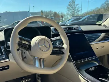 MERCEDES-BENZ S 400 d 4M AMG Chaffeur Pano Burmester