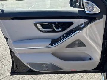 MERCEDES-BENZ S 400 d 4M AMG Chaffeur Pano Burmester