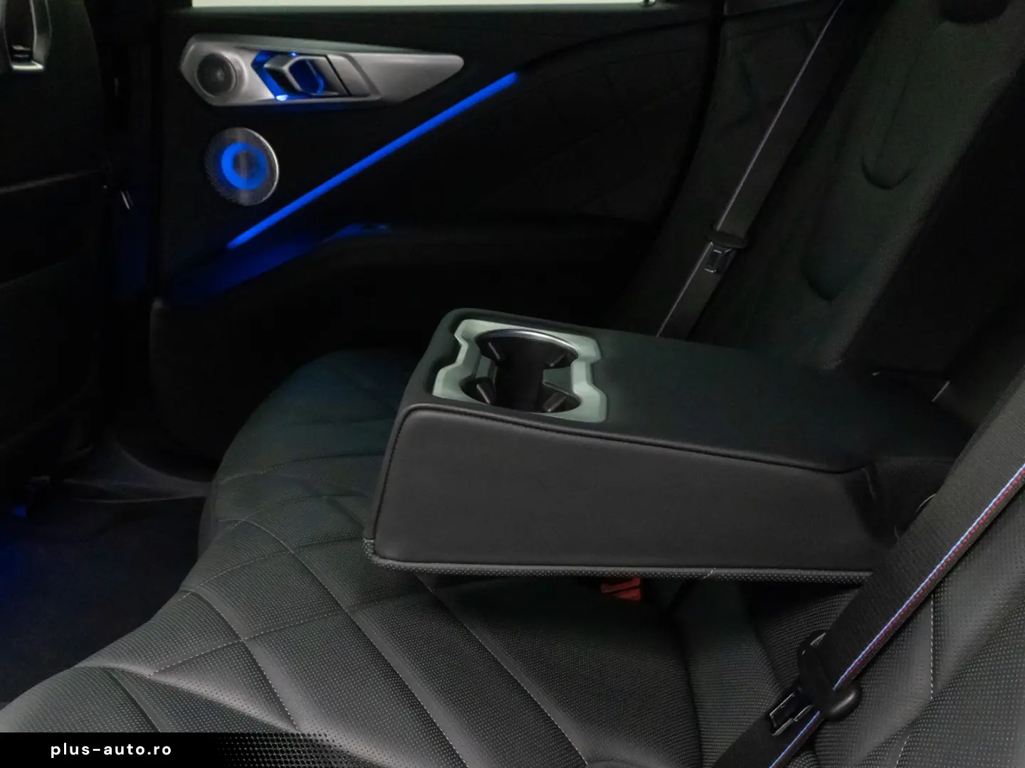 BMW XM 360  HUD DAB B&W Massage SoftCl AHK 23Zoll