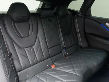 BMW XM 360  HUD DAB B&W Massage SoftCl AHK 23Zoll