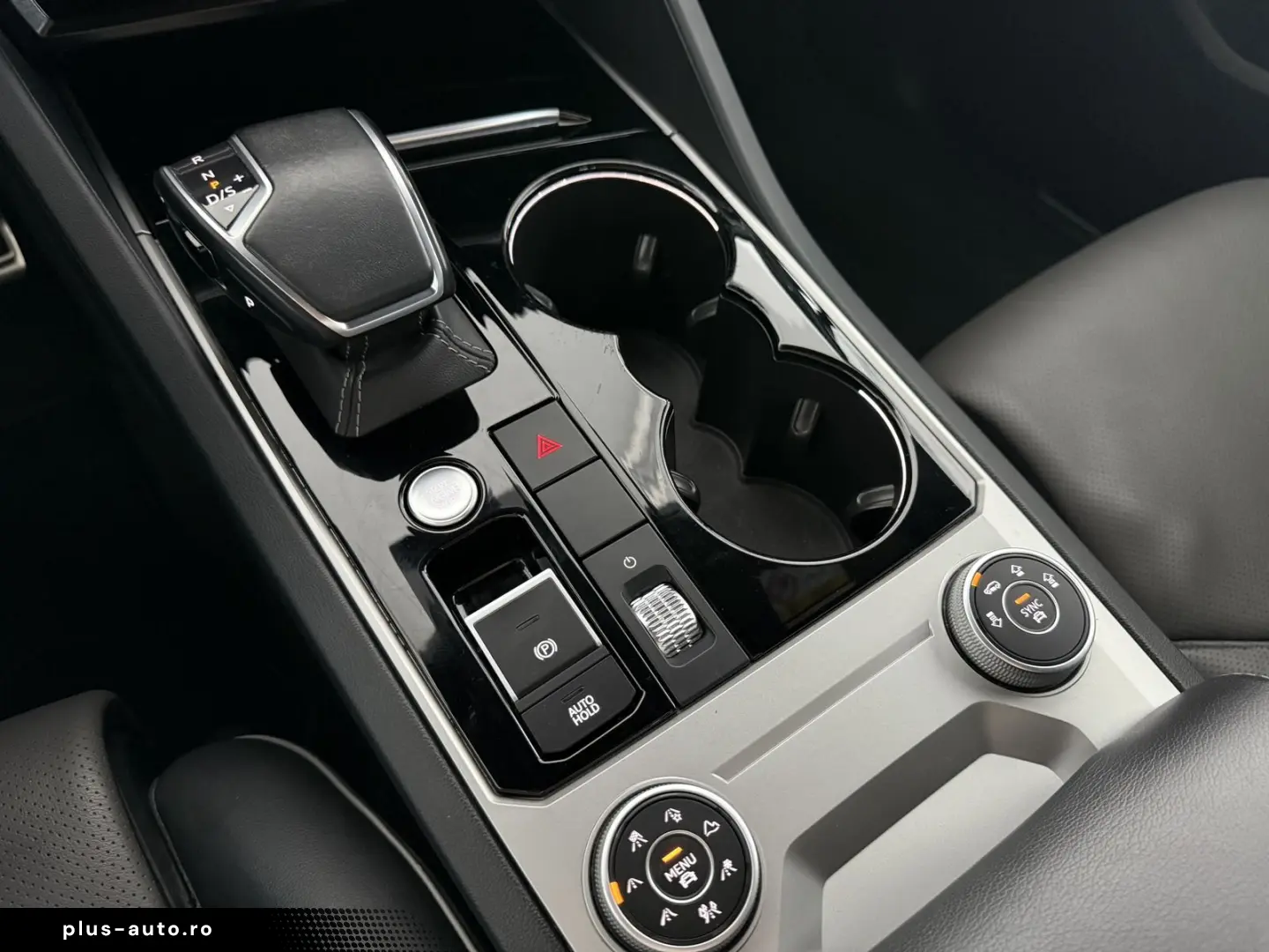 VW Touareg R-Line 4M  AIR  MATRIX  BLACK  DYN  STHZ