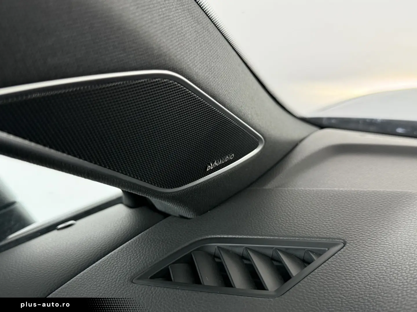 VW Touareg R-Line 4M  AIR  MATRIX  BLACK  DYN  STHZ