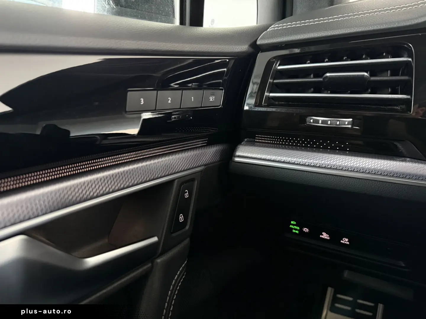 VW Touareg R-Line 4M  AIR  MATRIX  BLACK  DYN  STHZ