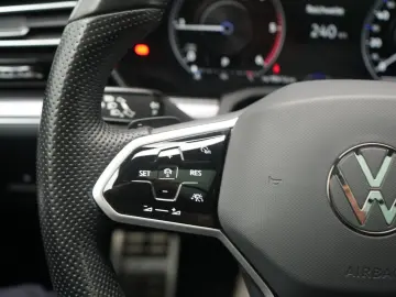 VW Touareg V6 R-Line STANDHZ PANO LUFT AHK LEDER