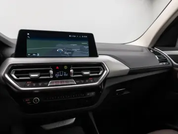 BMW X3 xD30e Kamera HUD DAB AHK Sport Komfort Leder