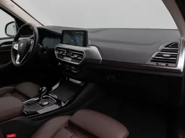 BMW X3 xD30e Kamera HUD DAB AHK Sport Komfort Leder