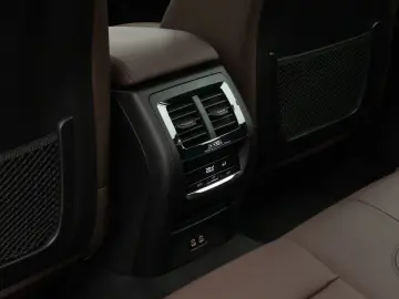 BMW X3 xD30e Kamera HUD DAB AHK Sport Komfort Leder