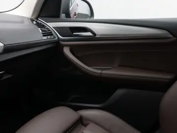 BMW X3 xD30e Kamera HUD DAB AHK Sport Komfort Leder