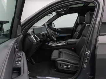 BMW X5 M60i 360  HUD H K SoftCl Panorama Sky Lounge