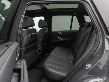 BMW X5 M60i 360  HUD H K SoftCl Panorama Sky Lounge