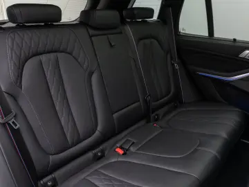 BMW X5 M60i 360  HUD H K SoftCl Panorama Sky Lounge