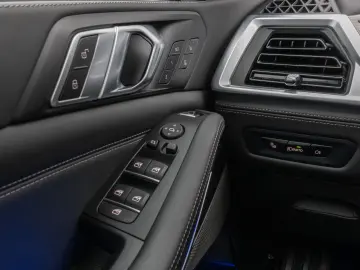 BMW X5 M60i 360  HUD H K SoftCl Panorama Sky Lounge