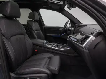 BMW X5 M60i 360  HUD H K SoftCl Panorama Sky Lounge