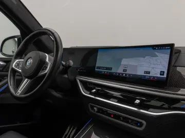 BMW X5 M60i 360  HUD H K SoftCl Panorama Sky Lounge