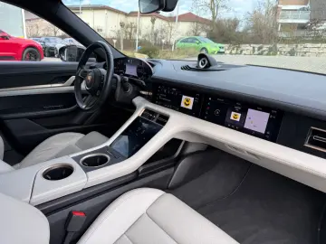 PORSCHE Taycan 4 SPano Keyless BFDisplay 21