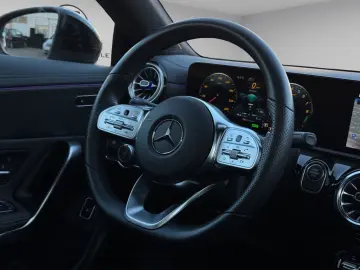 MERCEDES-BENZ CLA 250e AMG-Line Pano MBEAM Night Dis&hellip;