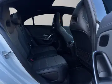 MERCEDES-BENZ CLA 250e AMG-Line Pano MBEAM Night Dis&hellip;