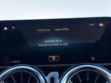 MERCEDES-BENZ CLA 250e AMG-Line Pano MBEAM Night Dis&hellip;