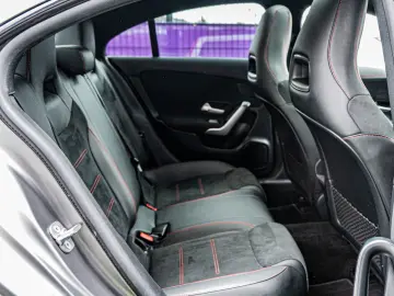 MERCEDES-BENZ CLA 250e 8G-DCT AMG LINE AMBIENTE PANO NIGHT