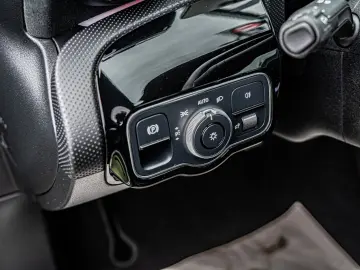 MERCEDES-BENZ CLA 250e 8G-DCT AMG LINE AMBIENTE PANO NIGHT