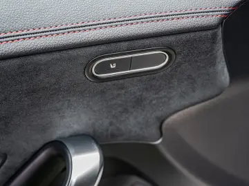 MERCEDES-BENZ CLA 250e 8G-DCT AMG LINE AMBIENTE PANO NIGHT