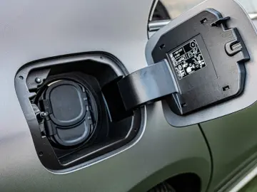 MERCEDES-BENZ CLA 250e 8G-DCT AMG LINE AMBIENTE PANO NIGHT