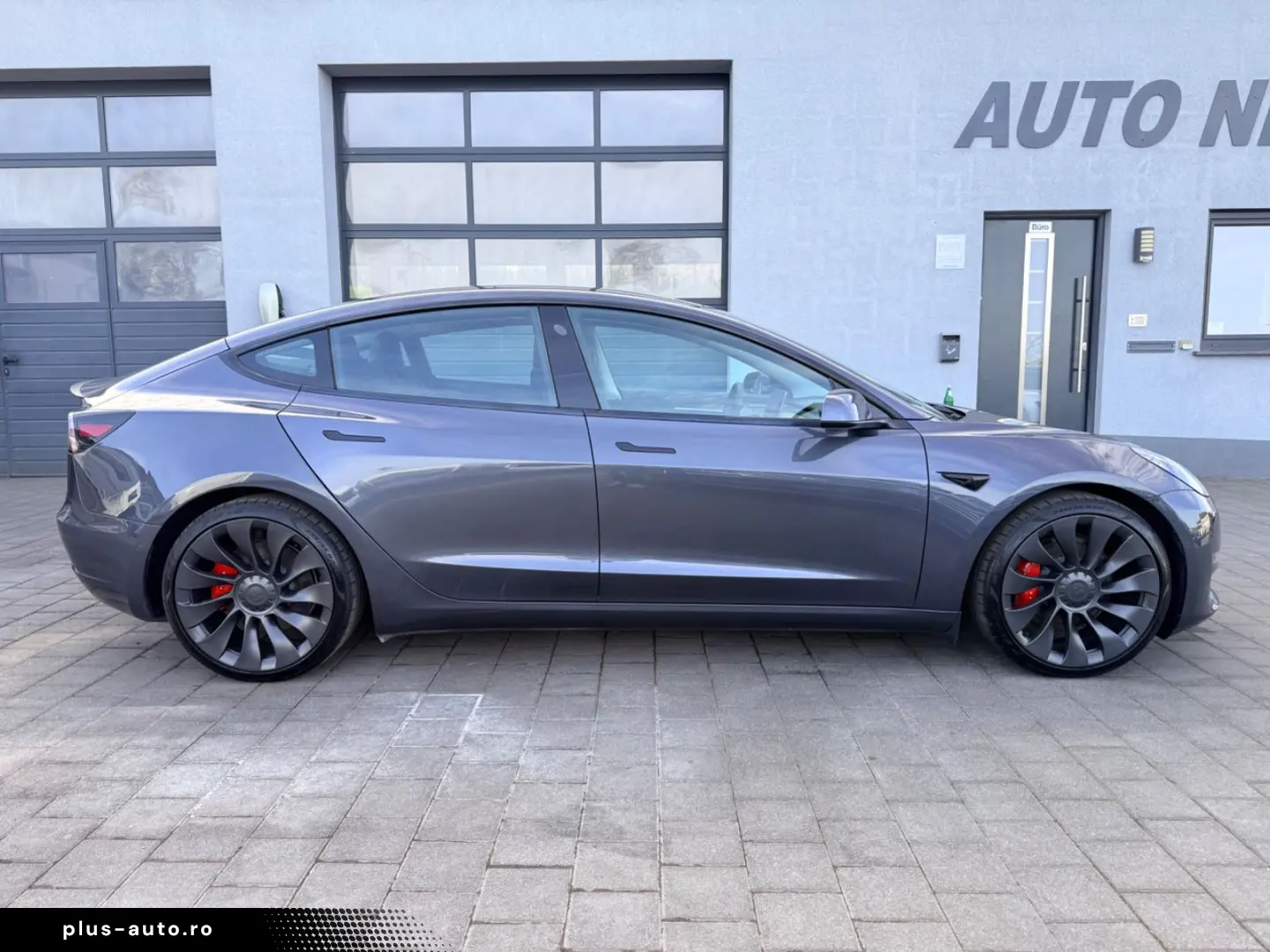 TESLA Model 3 Performance    1. Hand     GREY