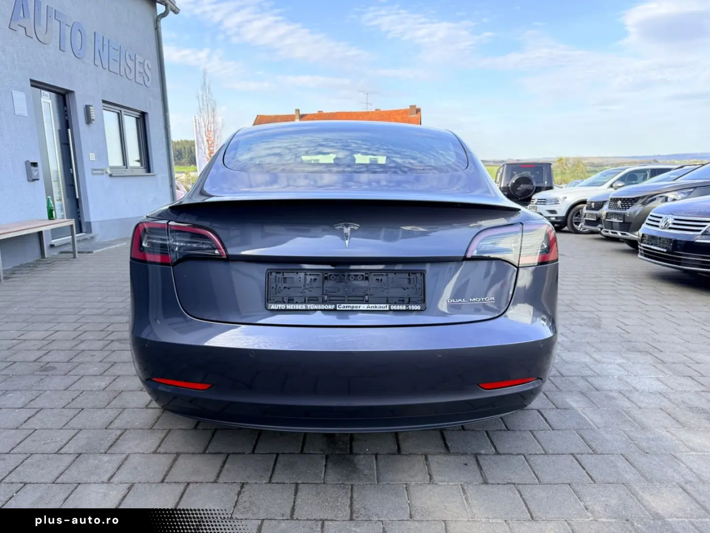 TESLA Model 3 Performance    1. Hand     GREY