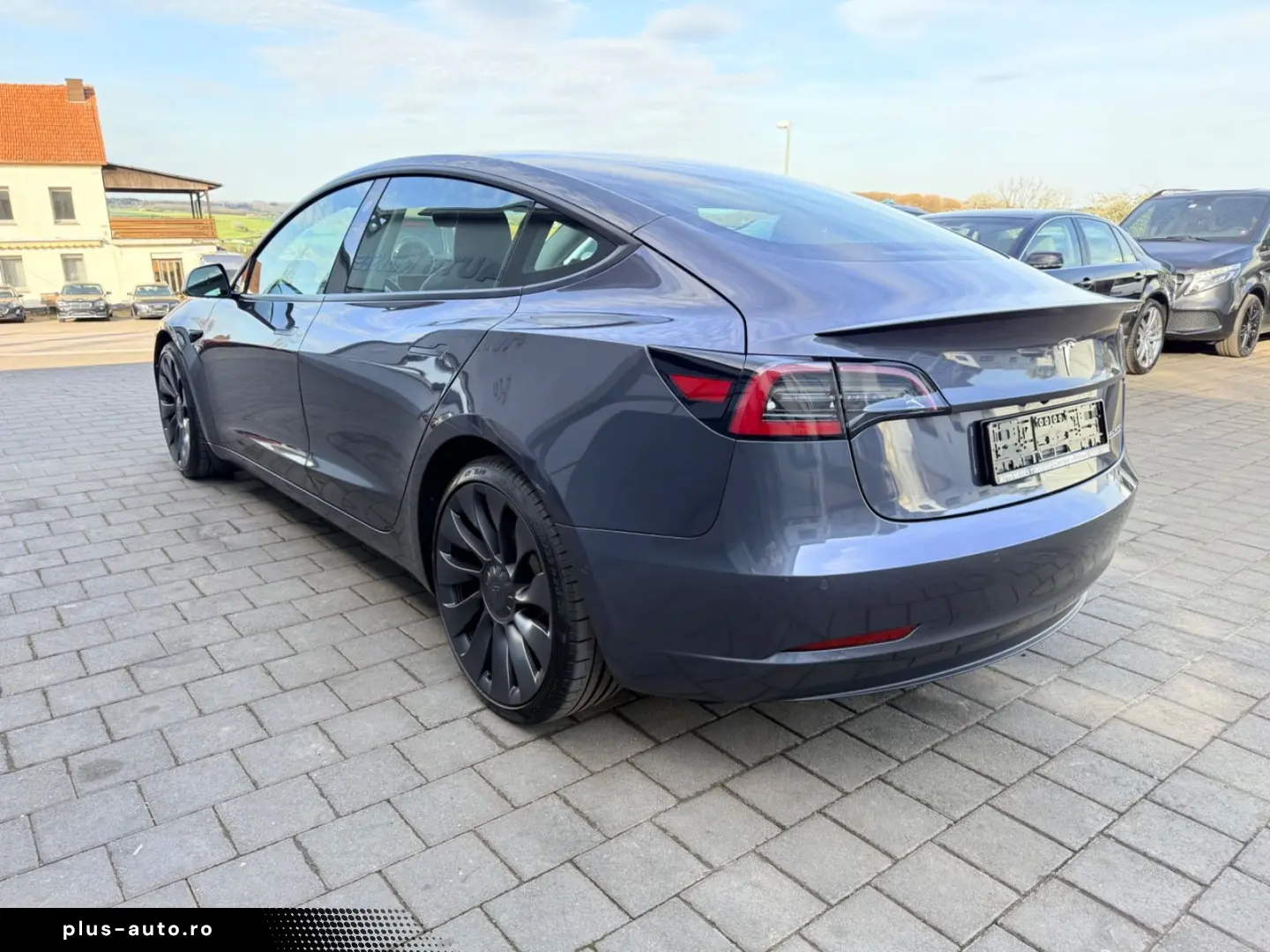 TESLA Model 3 Performance    1. Hand     GREY