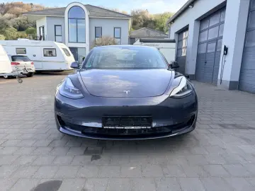 TESLA Model 3 Performance    1. Hand     GREY