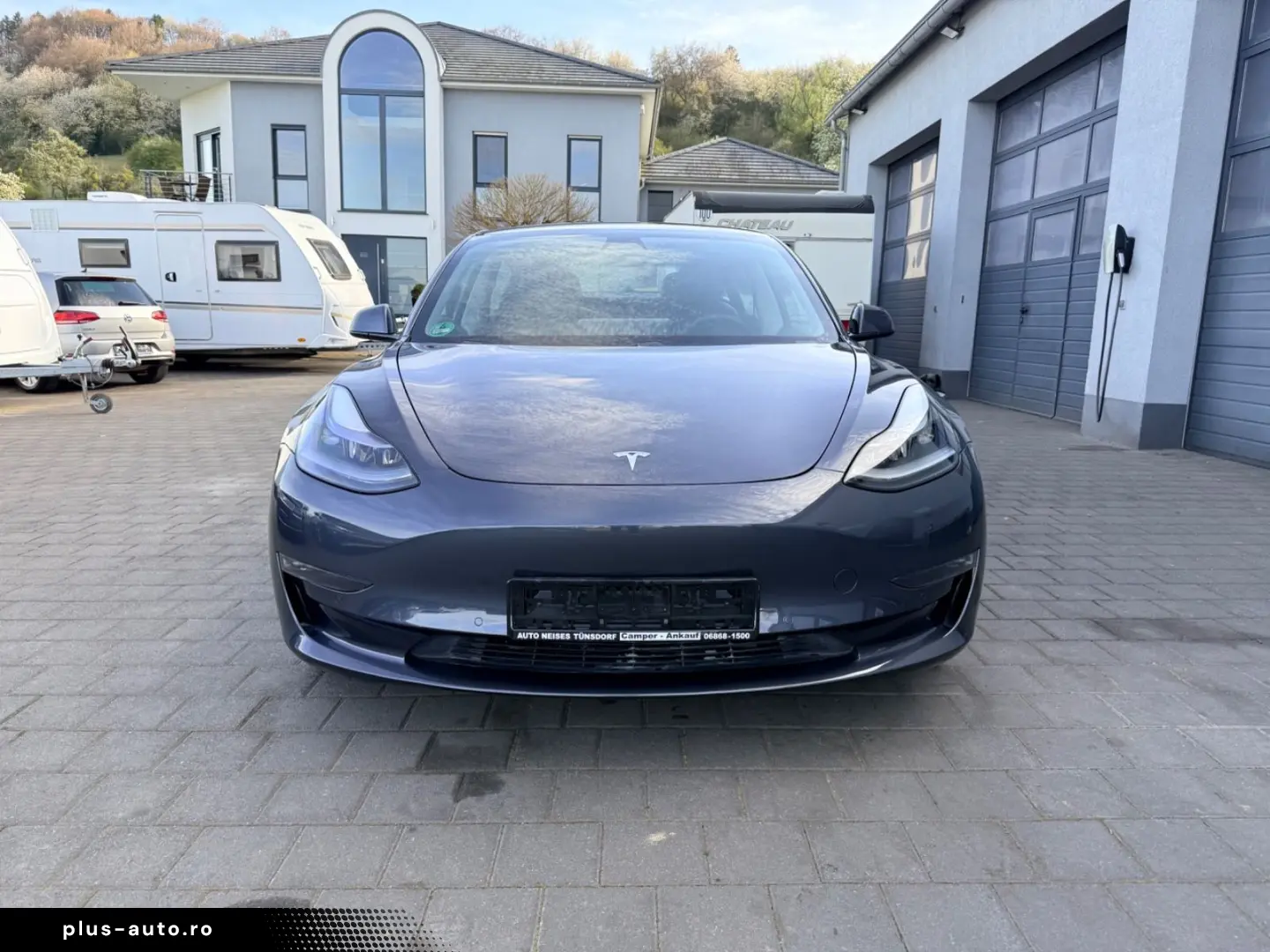 TESLA Model 3 Performance    1. Hand     GREY