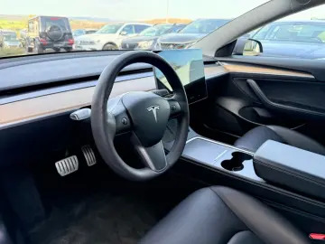 TESLA Model 3 Performance    1. Hand     GREY