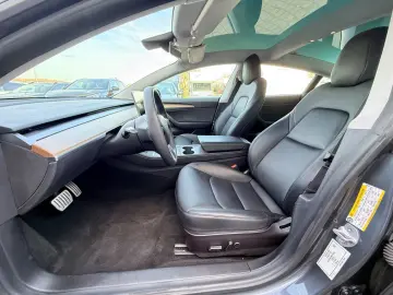 TESLA Model 3 Performance    1. Hand     GREY