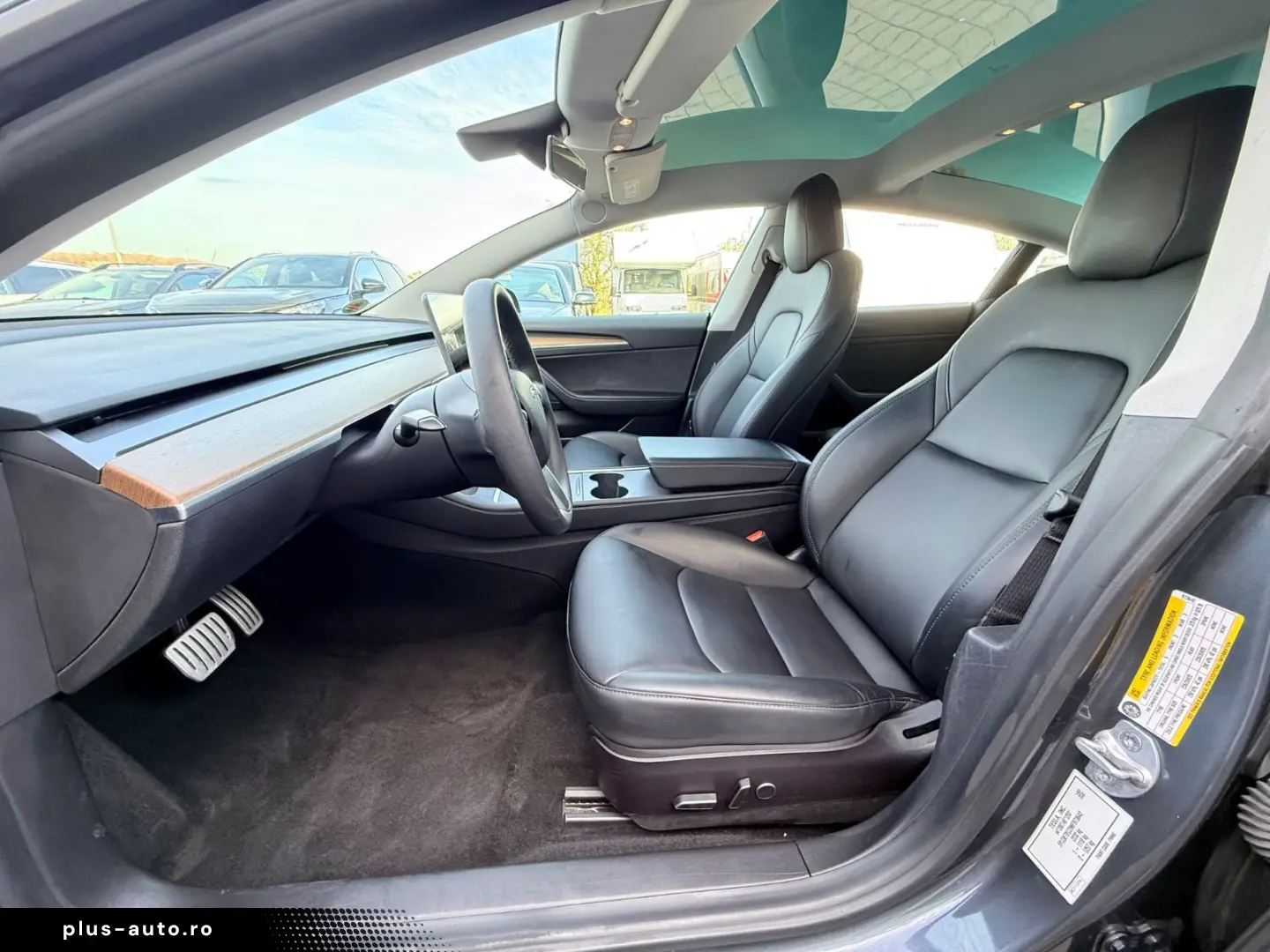 TESLA Model 3 Performance    1. Hand     GREY