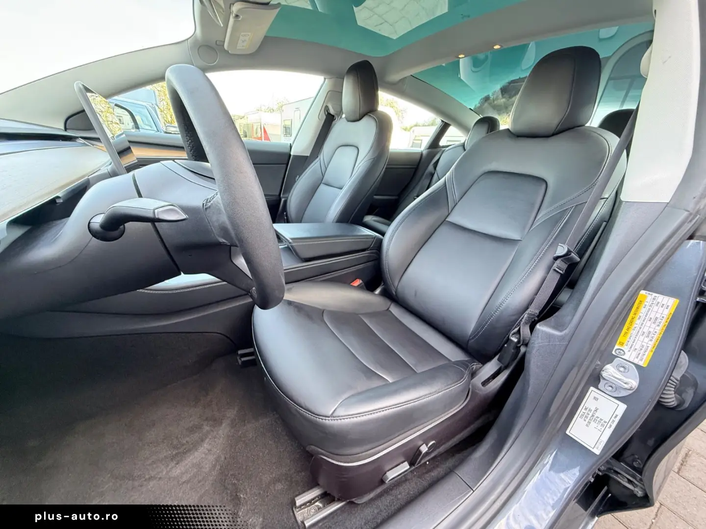 TESLA Model 3 Performance    1. Hand     GREY