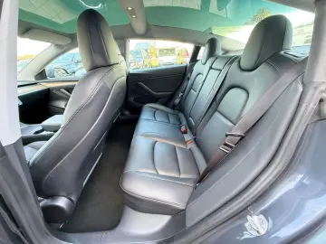 TESLA Model 3 Performance    1. Hand     GREY