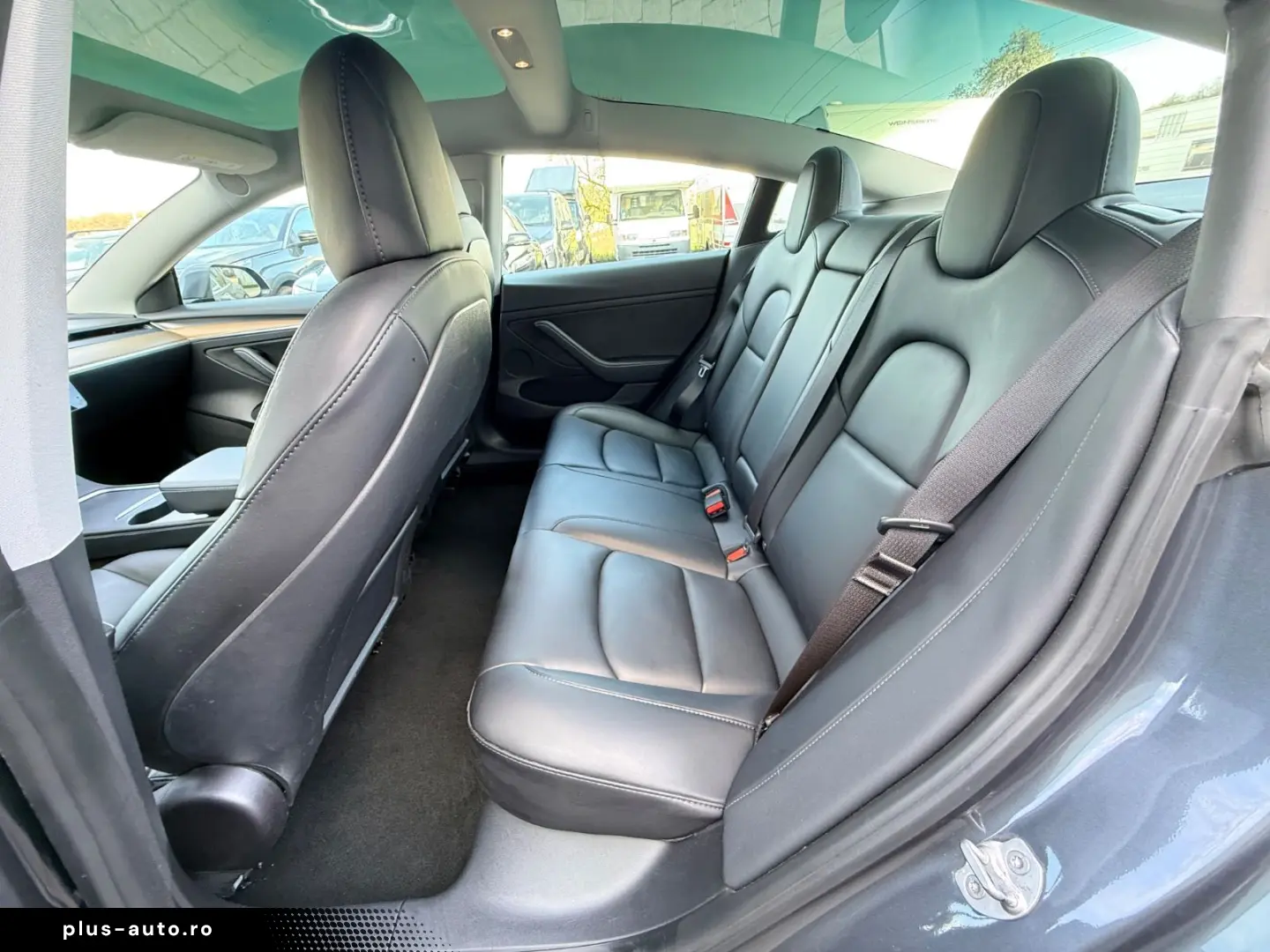 TESLA Model 3 Performance    1. Hand     GREY