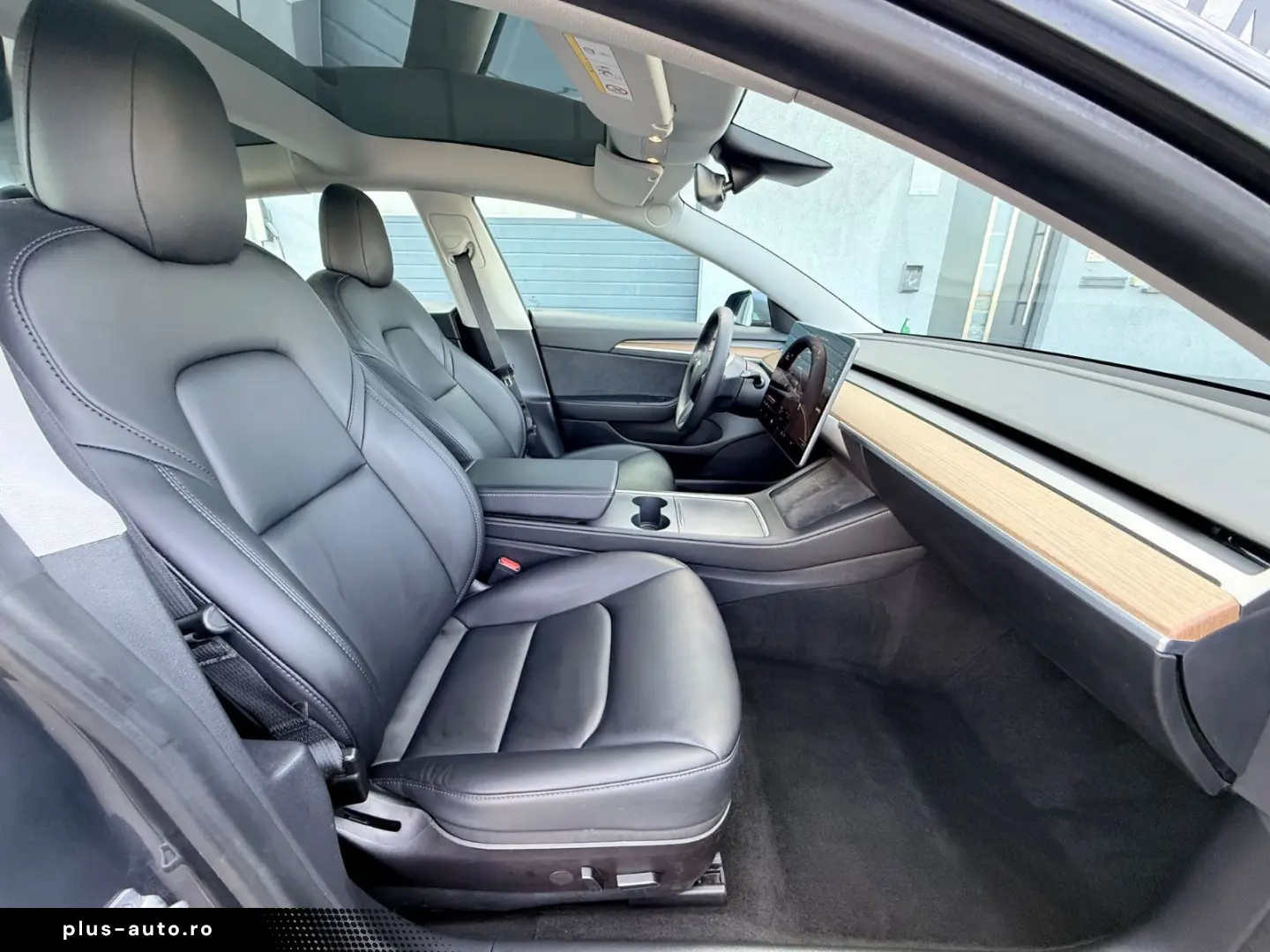 TESLA Model 3 Performance    1. Hand     GREY