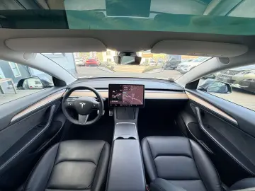 TESLA Model 3 Performance    1. Hand     GREY