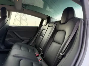 TESLA Model 3   Neu TüV   SR Plus RWD   SOH 89 6%