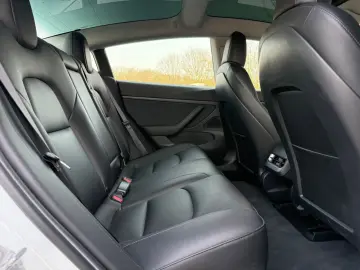 TESLA Model 3   Neu TüV   SR Plus RWD   SOH 89 6%