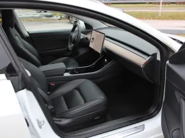 TESLA Model 3 Long Range AWD Cam