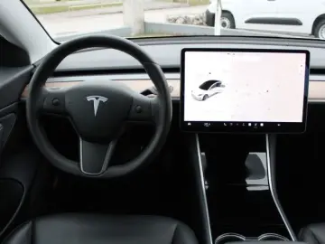 TESLA Model 3 Long Range AWD Cam