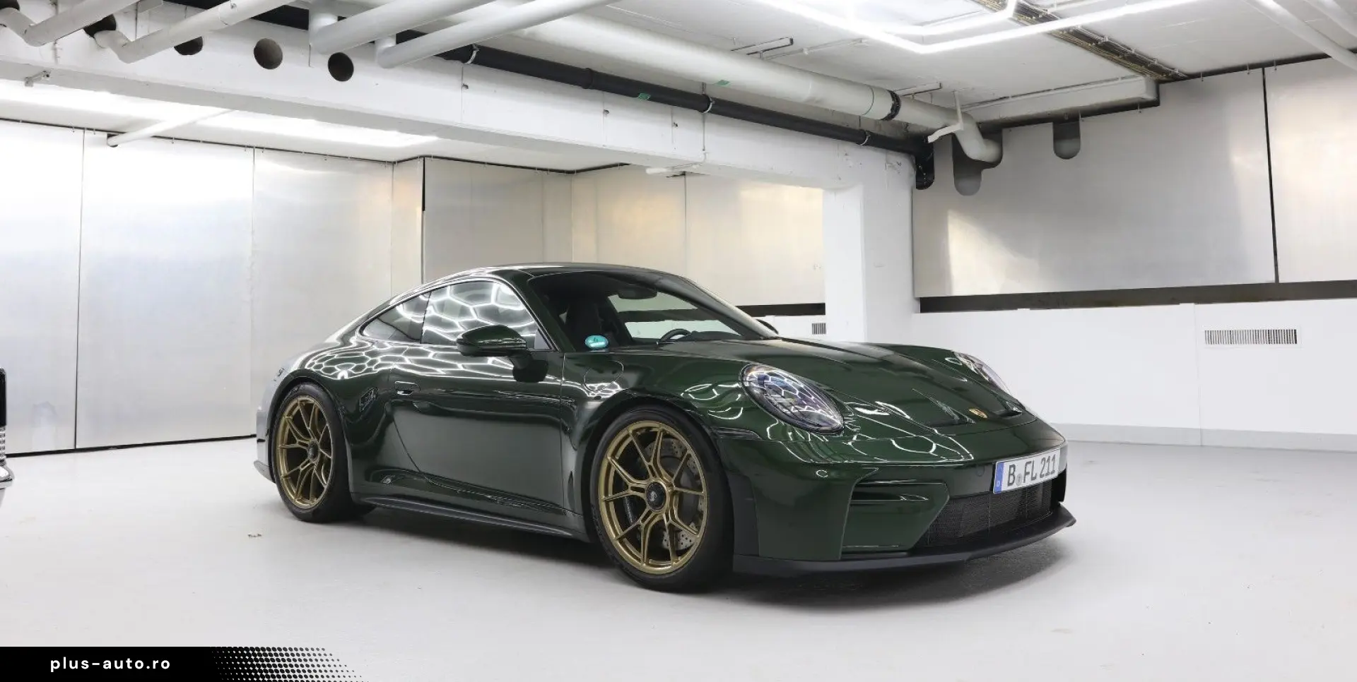 PORSCHE 992.2 GT3 Touring 4 Seats Manual Oakgreen LIFT