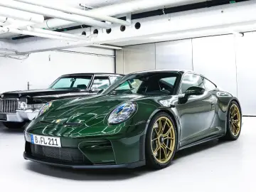 PORSCHE 992.2 GT3 Touring 4 Seats Manual Oakgreen LIFT