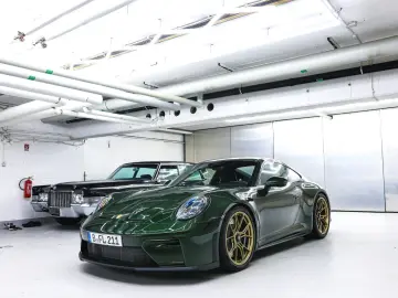 PORSCHE 992.2 GT3 Touring 4 Seats Manual Oakgreen LIFT