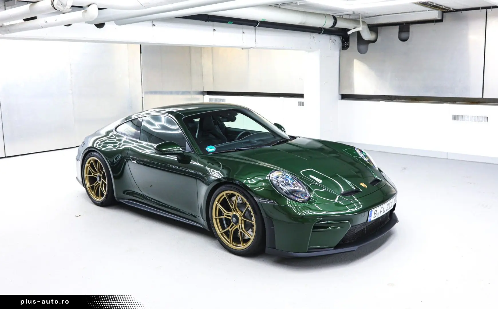 PORSCHE 992.2 GT3 Touring 4 Seats Manual Oakgreen LIFT