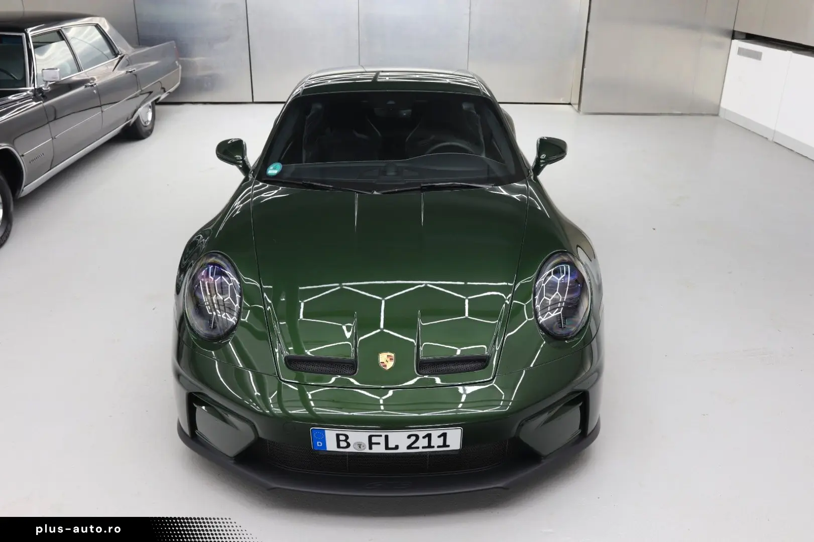 PORSCHE 992.2 GT3 Touring 4 Seats Manual Oakgreen LIFT