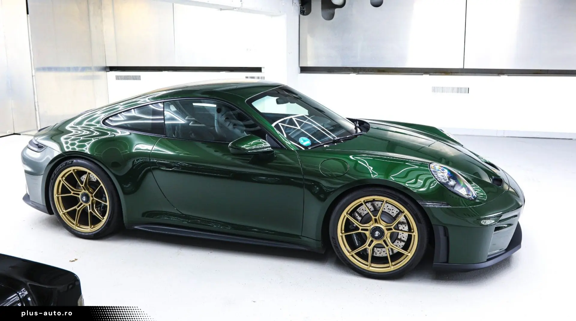 PORSCHE 992.2 GT3 Touring 4 Seats Manual Oakgreen LIFT